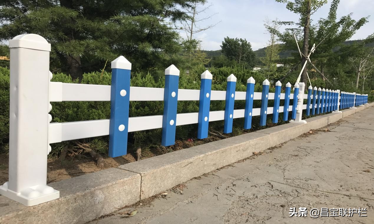 昌宝联护栏 | pvc 塑钢草坪护栏概述与 pvc 塑钢草坪护栏安装方法