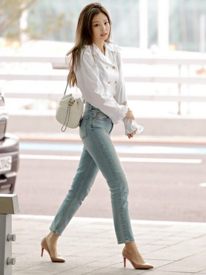 秋季愁穿搭？看看Jennie，这个人间芭比娃教科书式穿搭