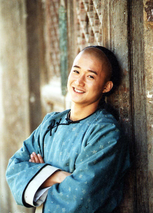 吴京的逆袭情史，因穷曾被两位美人嫌弃，邂逅谢楠后收获神仙爱情