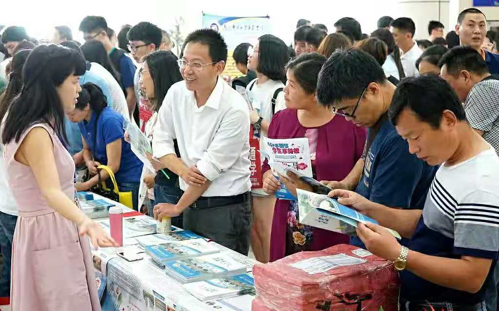 本科二批征集志愿，缺额人数1800+，过本科线就能报考