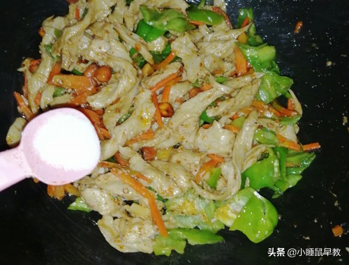 孜然面筋的做法（掌握这三个技巧面筋香辣过瘾）