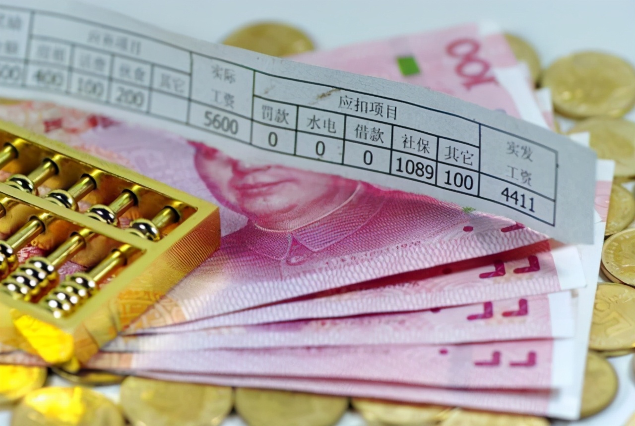 行业分类共有19个大类，谁的平均年收入最高？最高者已超16万