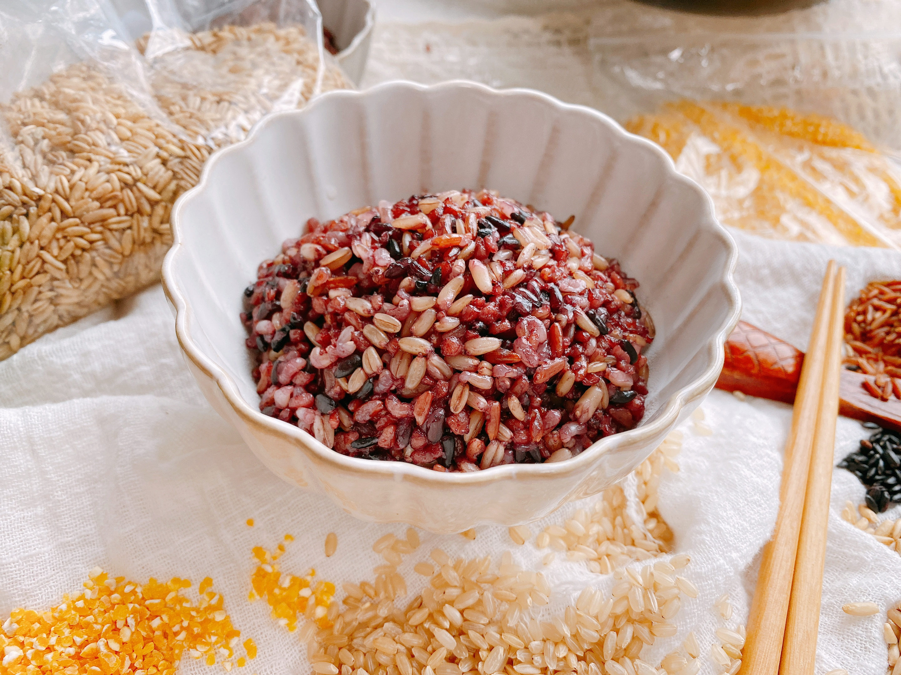 2分钟学会5色杂粮饭的做法,这样煮口感好颗粒分明,轻松甩掉肥膘