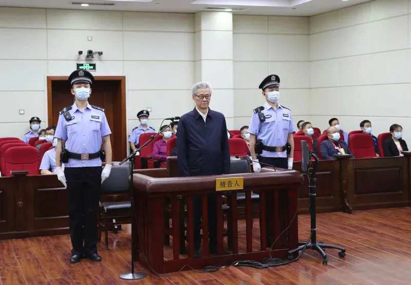 头发白了！为自保频繁进京的“政法虎”，空降前就开始敛财