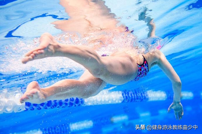 自由泳腿还打不起来？髋关节灵活性了解一下
