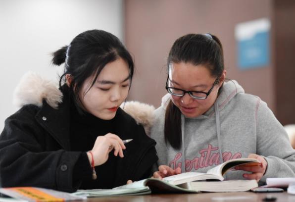 清华研究生宿舍火了，与本科生差距不是一星半点，网友评论太扎心