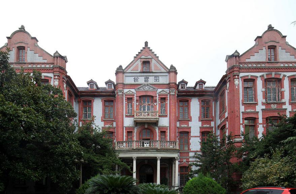 上交的这个专业学费“狂涨”，从4万到12万元，你会报考吗？