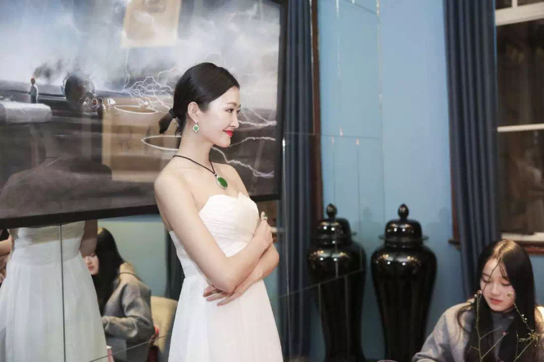 禧翠珠宝倾情打造桃花盛宴 悉数千年翡翠文化(翡翠用什么清洗比较亮)