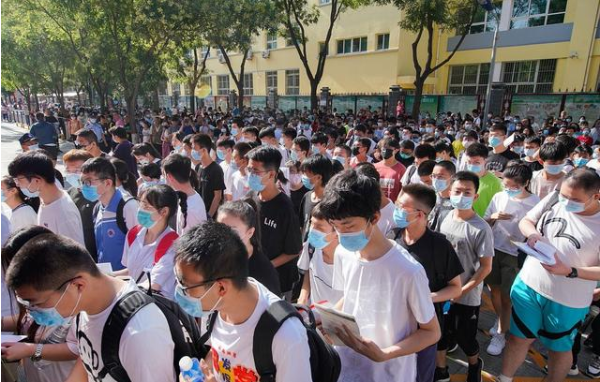 一省录取分数线“断崖式”下降，415分能报考一本，直接降低40分