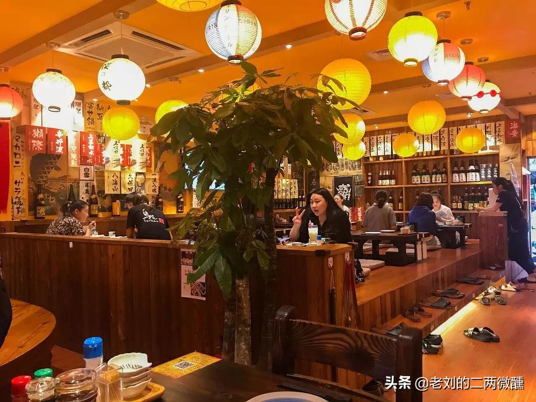 （杯中晃动清酒，恍惚间似见樱花漫天）这9款清酒，每一滴都藏着独特的日式浪漫。