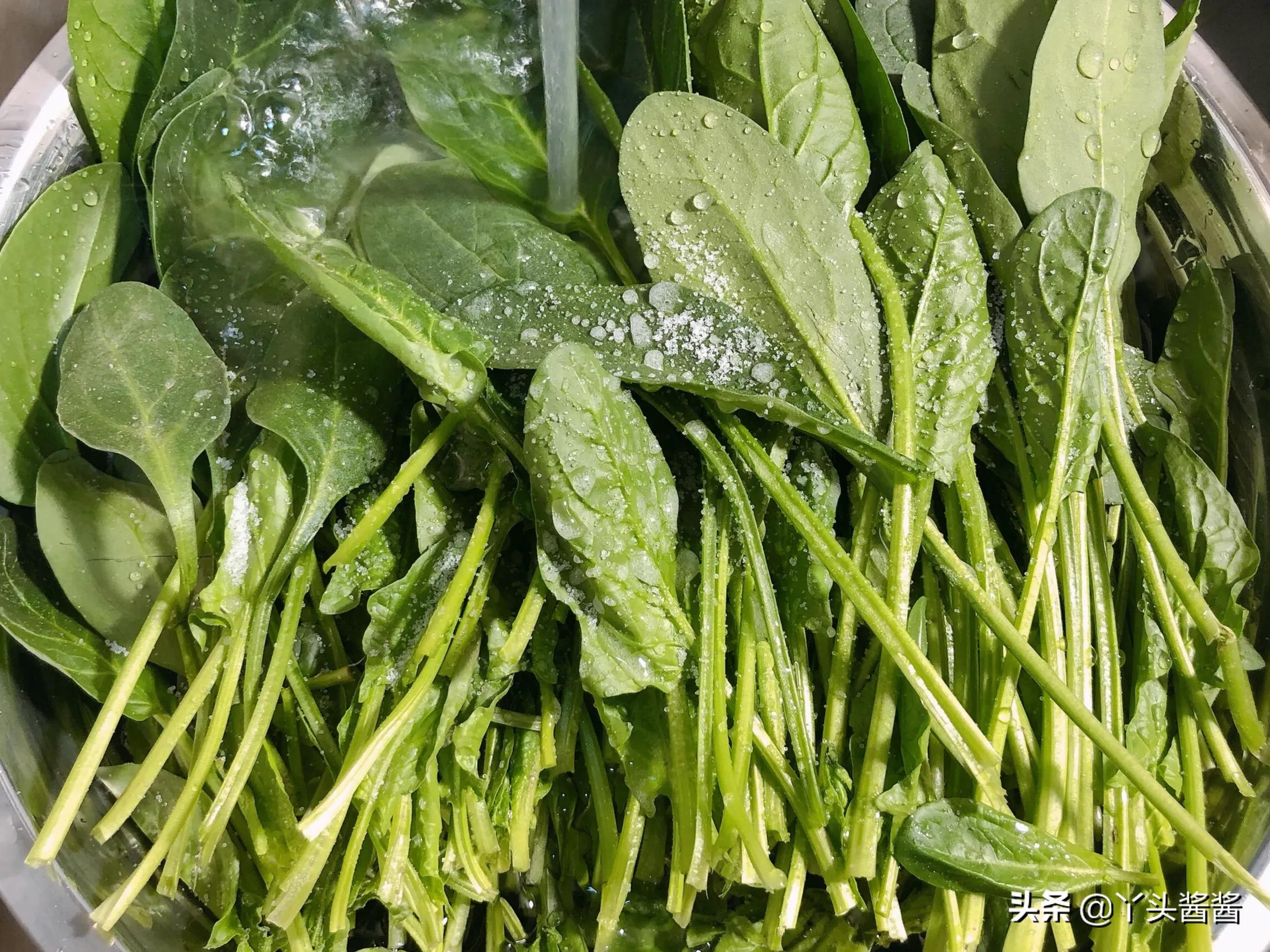 煮菠菜汤时，记住先做这“2步骤”鲜甜可口，喝一碗身上暖暖的