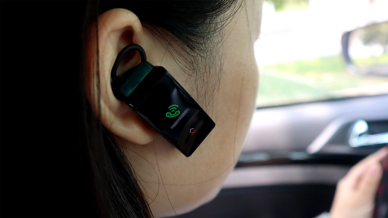 数码知识:华为b5怎么戴耳朵上 戴耳朵图解-骁龙网