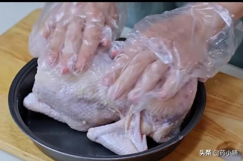 广东人喜欢的咸香鸡，做法简单味道鲜香入味，超好吃