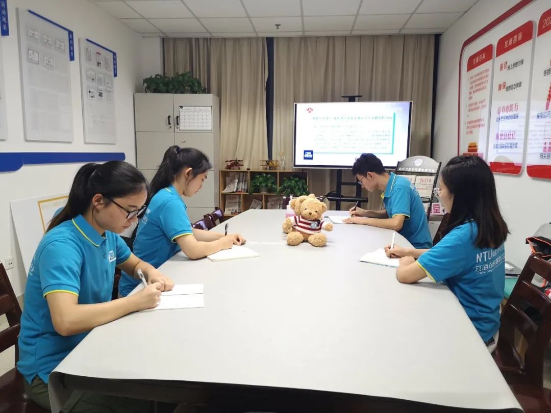 南通大学团员青年认真学习江苏省委书记娄勤俭给第21届南通大学莫文隋研究生支教团回信精神