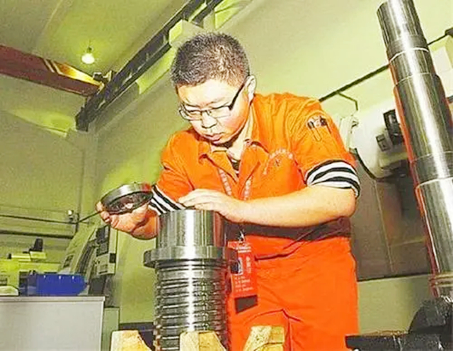 9年前，那个高考660分从北大退学读技校的周浩，如今怎么样了？