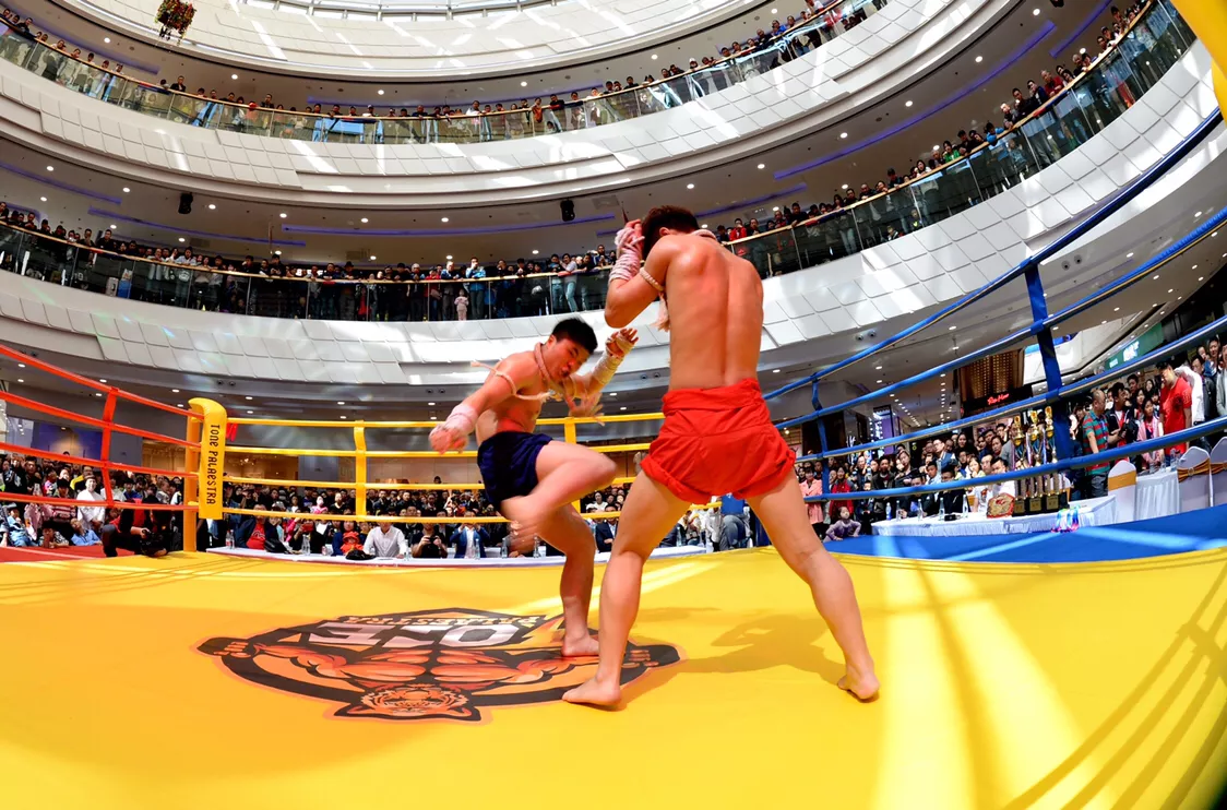 哈尔滨搏击比赛(哈尔滨首家大型专业搏击馆刚开业 就引来中外搏击高手踢馆)