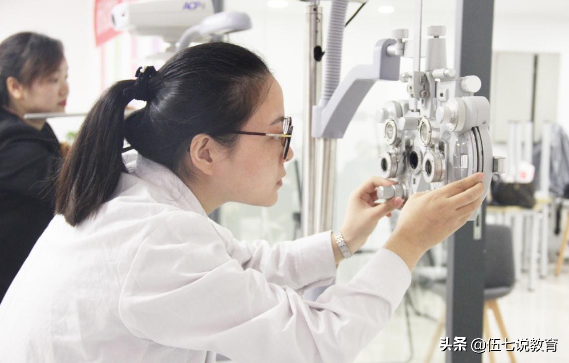 女怕入错行，除了当老师之外，这几门专业也适合女生报考，好就业