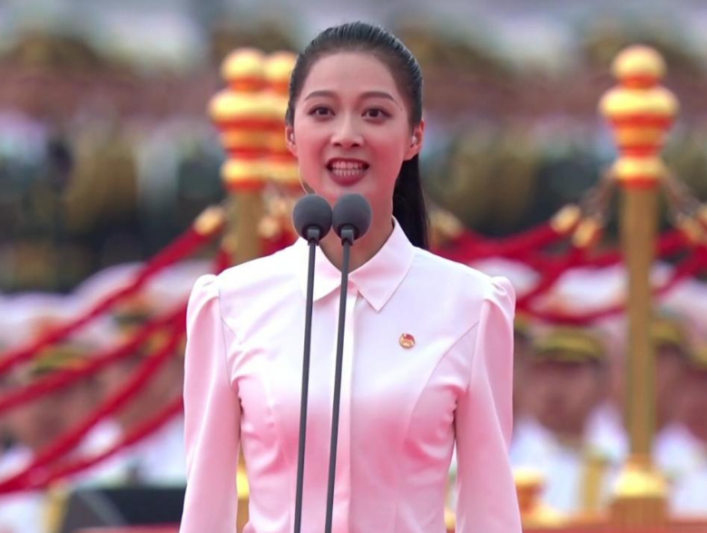 中国传媒大学校花走红，因“领诵”被众人皆知，家庭背景被曝光