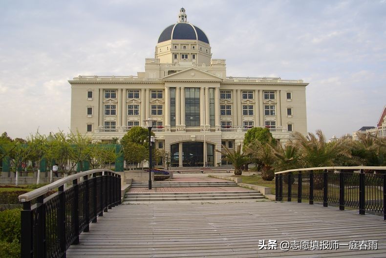 中国语言类大学排名，北京外国语大学排第一，第二有争议
