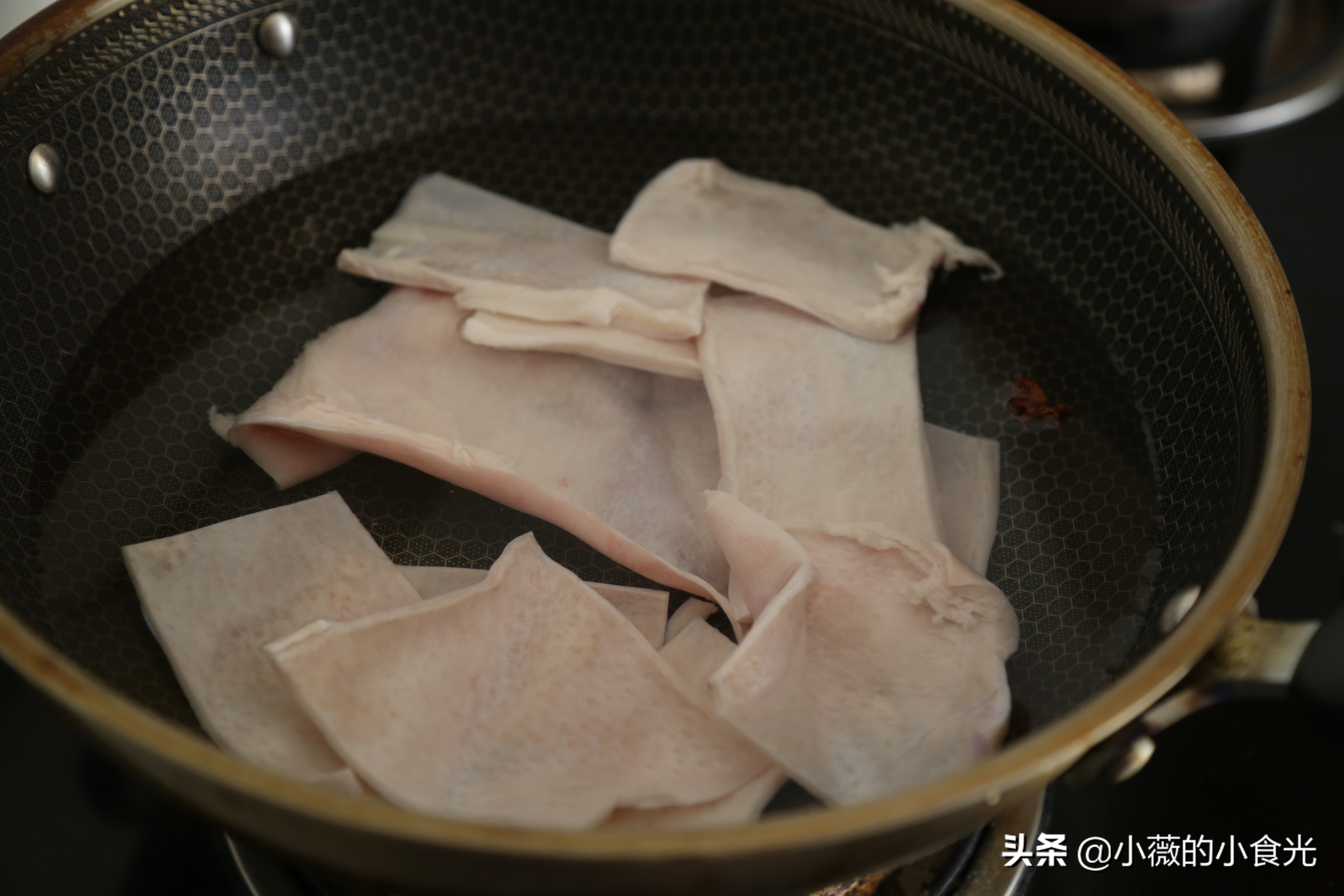 豆嘴家常做法（一盘肉皮炒豆嘴儿给春天的餐桌添营养）