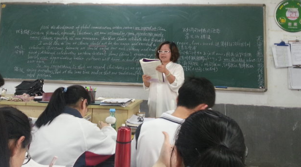 越来越多高中生放弃英语，报名日语班，原来高考还可以这样