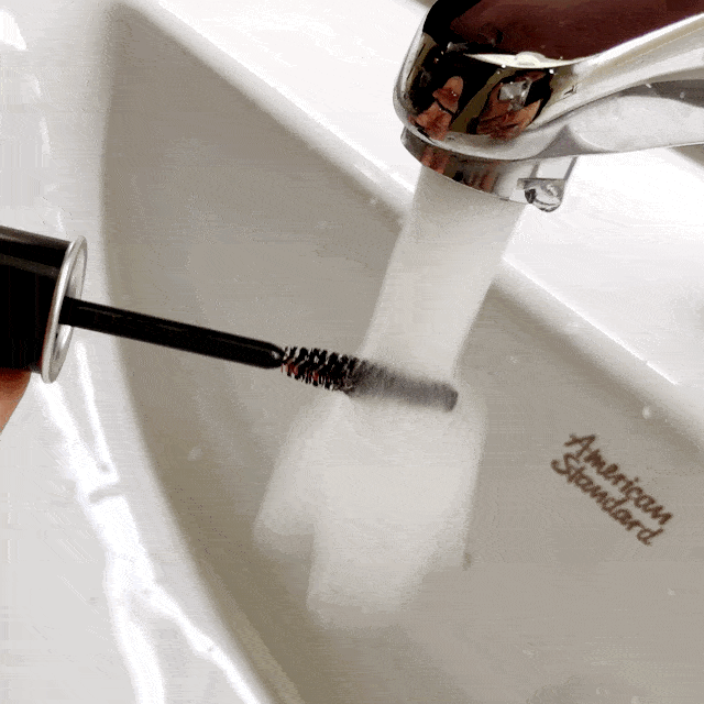 99%的女孩都不知道，过期了的化妆品到底该怎么用？