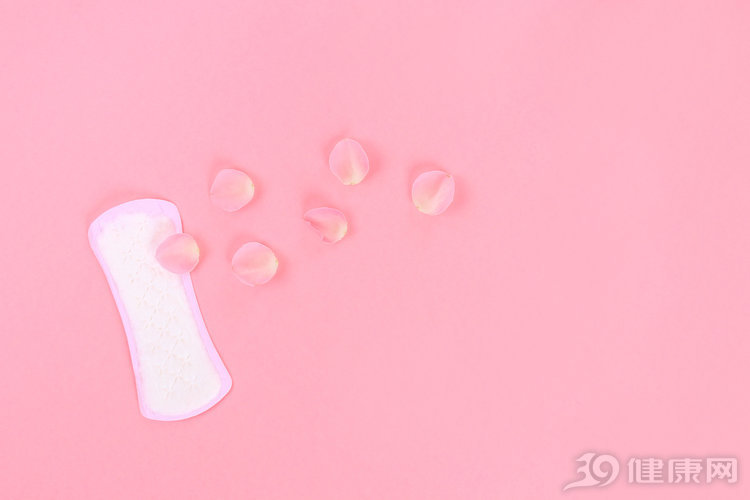 女性“下面”异味严重，可能是惹上3件麻烦事，别不重视
