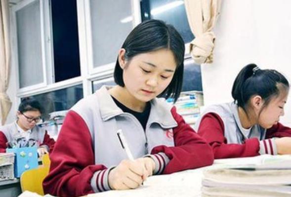 新高考实行一年，部分老师感受到了“生存危机”，直言想转行