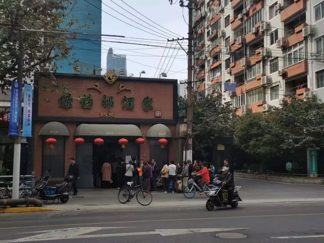 风水上这里是“路冲”，为什么这家店的生意却很不错？