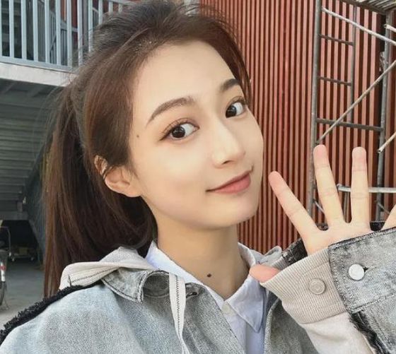 中国传媒大学校花走红，因“领诵”被众人皆知，家庭背景被曝光