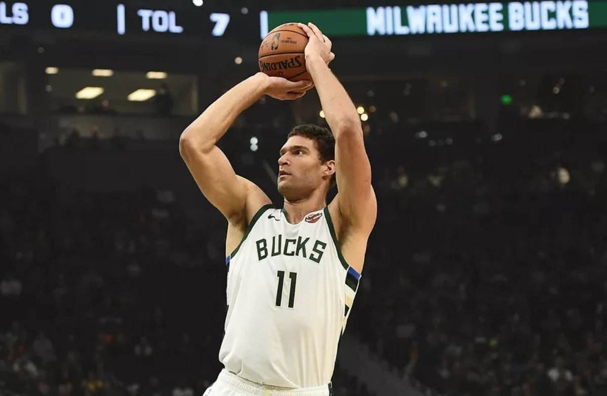 3,不会抢篮板的中锋-布鲁克洛佩兹大家都知道3d球员是三分 防守,那2d