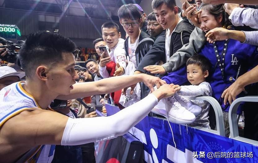 李宁为什么不签约nba球星(被阿迪达斯抛弃的林书豪，为何不受李宁、安踏待见，最后签约特步)