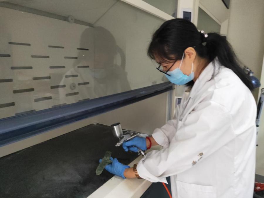 新闻周刊丨文物会得“癌症”还传染？！我在青博修文物：会望闻问切，还要懂护肤美颜