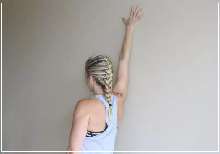 #零基础学瑜伽#  开肩小妙招①，改善你的含胸丑态