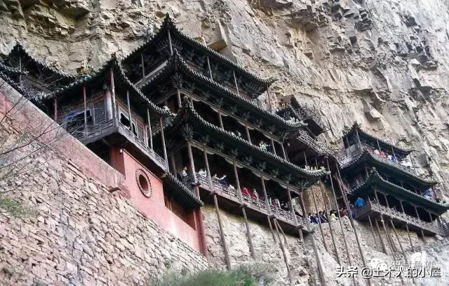 离地90米，悬崖上建筑房屋，还是1500年前，没有脚手架怎么办？