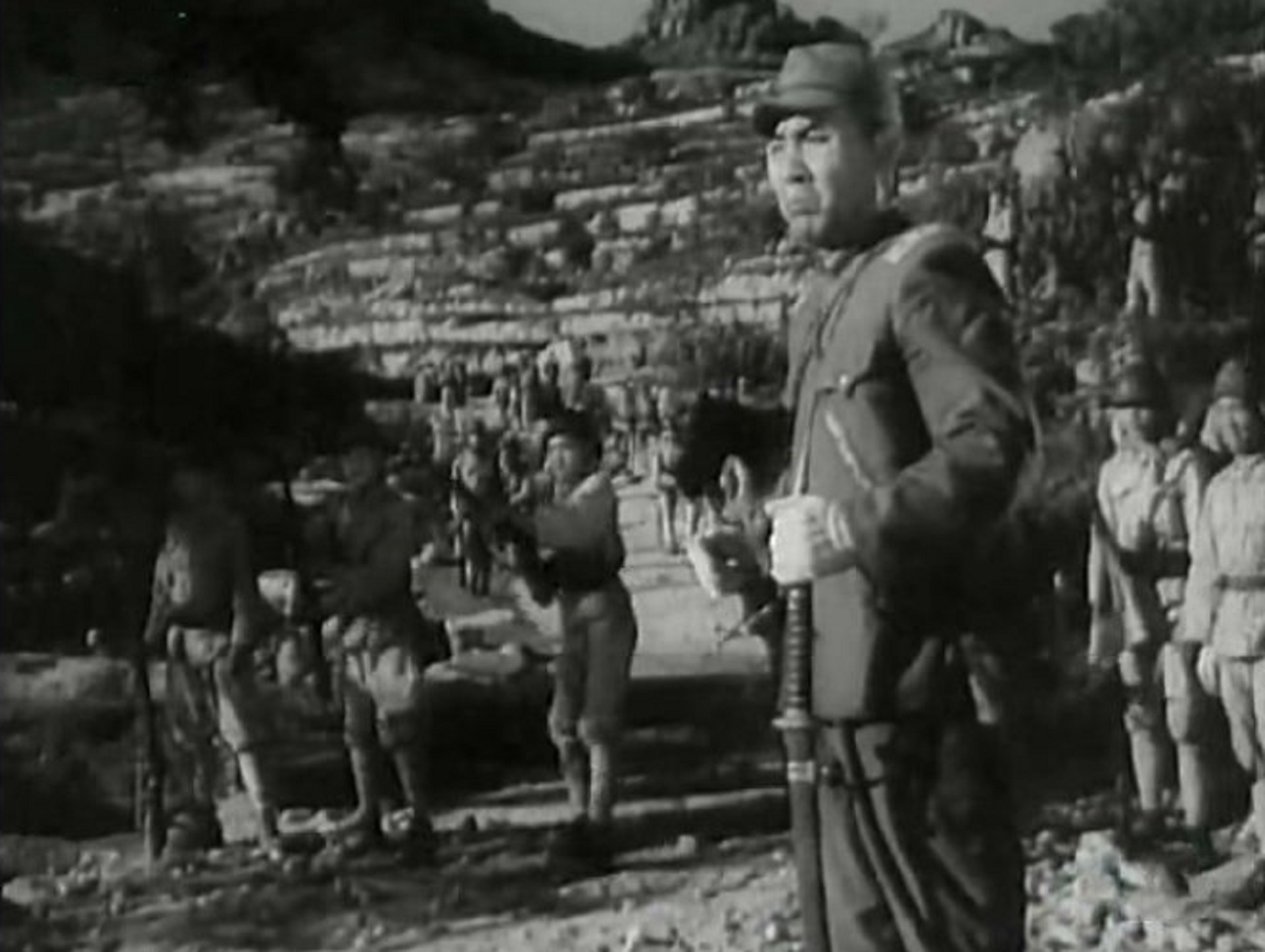 一泡尿送走日军高级指挥官，42年后日本公布真相，老兵才知立大功