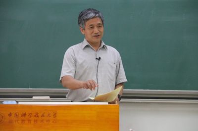 佩雷尔曼与丘成桐(北大田刚清华张寿武，中国数学界两大领袖，培养大批年轻数学家)