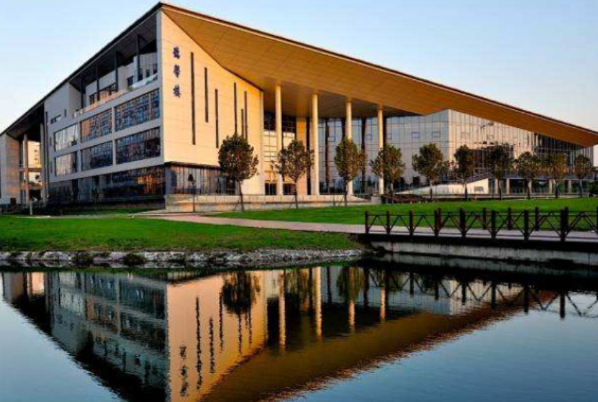 江苏很硬气的1所大学，拒绝合并到985，如今翻身成行业翘楚