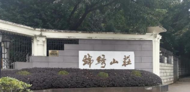 重庆残疾小伙，卖白糕成亿万富翁，宠爱妻子17年，却命丧老婆之手