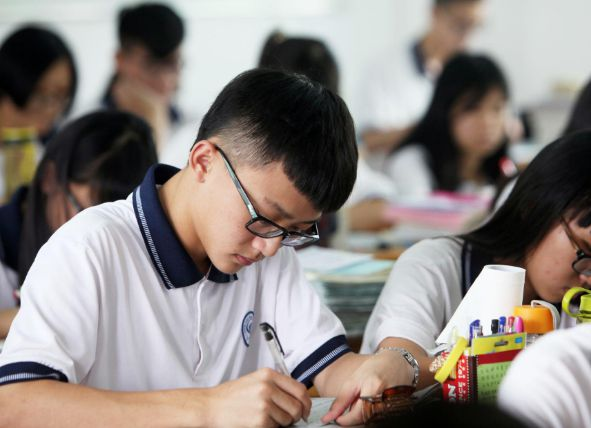 21年高考文理分数线引争议，文科生直呼不公平，学文真的吃亏吗？