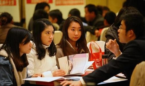 3000元招不到农民工，却能招到大学生，大学生“烂大街”了吗