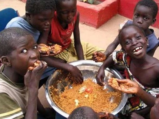 执意嫁给黑人小伙的清华女，非洲生活24年，现在过得怎么样