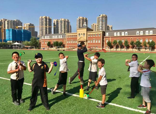 上海一所私立学校，每年学费高达98万，家长却挤破头想让孩子上