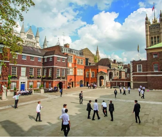 学生在私立学校和公立学校上学，未来有什么不同？还好当初没选错