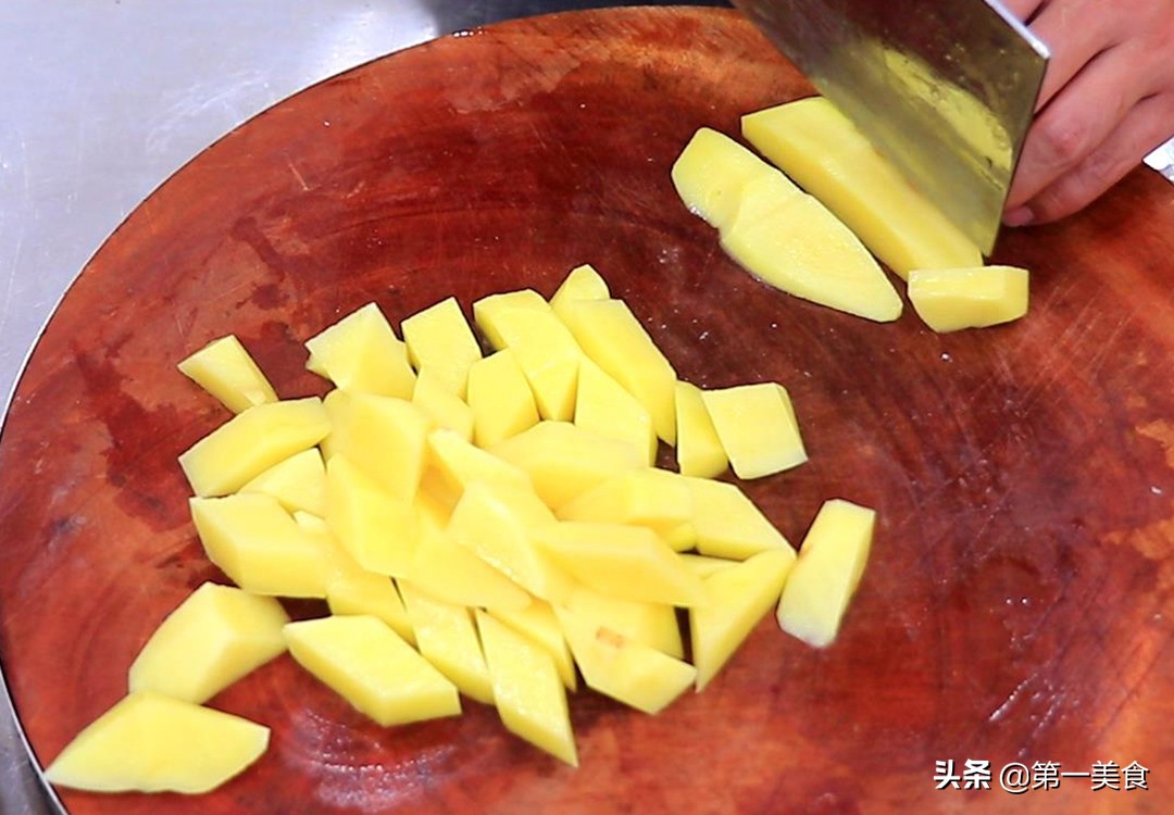 图片[3]-【土豆炖牛腩】做法步骤图 鲜嫩不柴-起舞食谱网