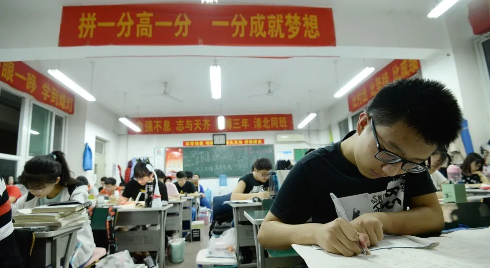 刚刚！2020高考作文题目出炉！还记得你当年的作文题吗？