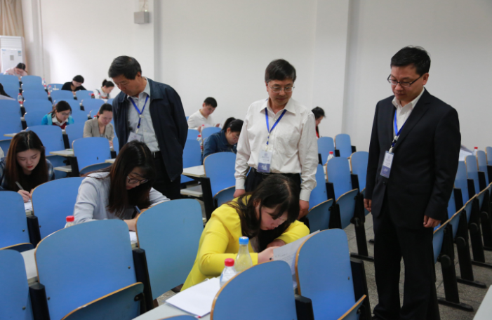 高工资私立教师能“有偿补课”，低工资公立教师却不能，公平吗？