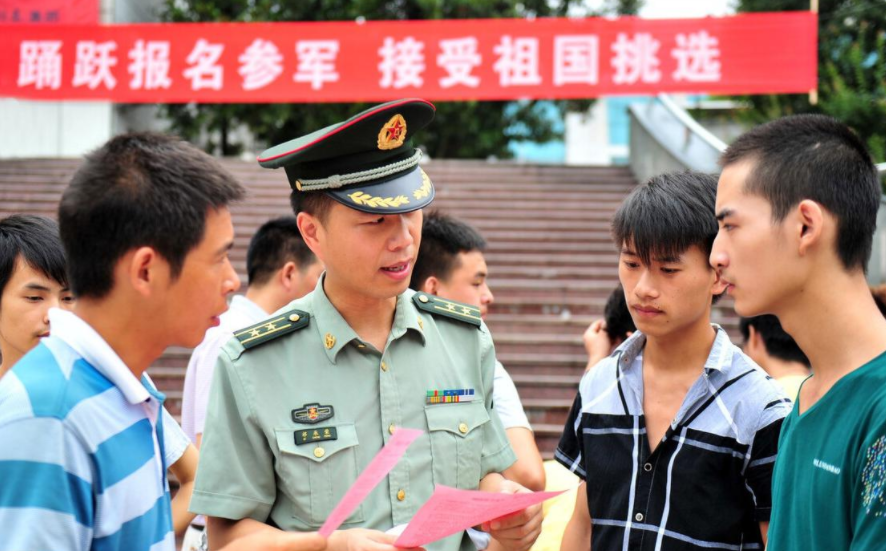 同样是参军入伍，在校生和毕业生之间的差距，差的不是一星半点