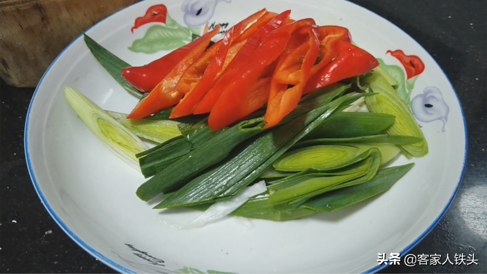 回锅肉，还是最爱妈妈教的这一个做法，简单好吃，比饭店做的还香