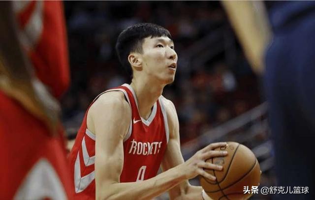 周琦为什么在cba表现出色(周琦在国内CBA被各队哄抢，为何会被NBA退回，他有什么致命弱点？)